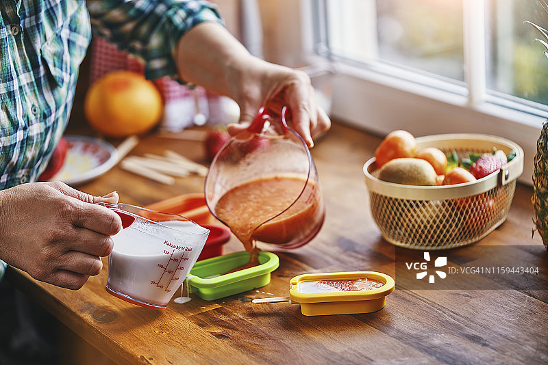 准备桃子西柚冰棒图片素材