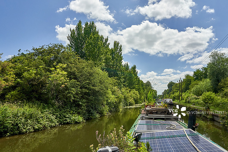 在田园诗般的夏日午后沿着利河旅行图片素材