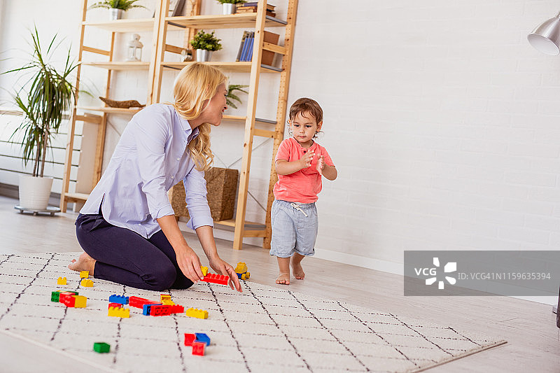 单亲家庭：单身母亲图片素材