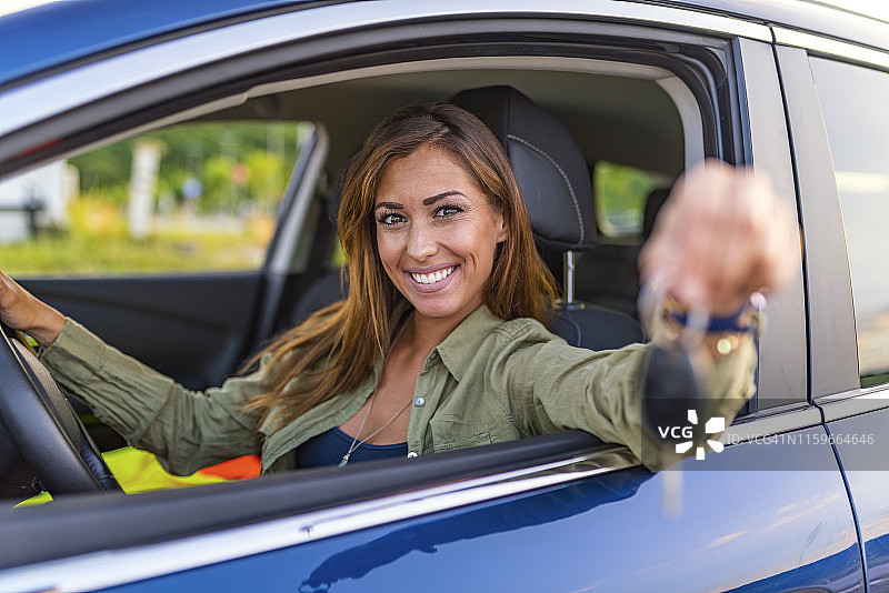 新车里的女人图片素材