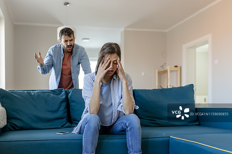 愤怒的夫妻争吵图片素材