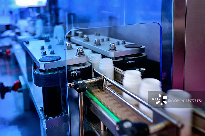 药品生产线灌装图片素材