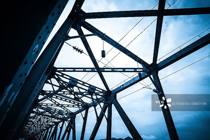 中国重庆长江金属铁路桥钢架特写图片素材