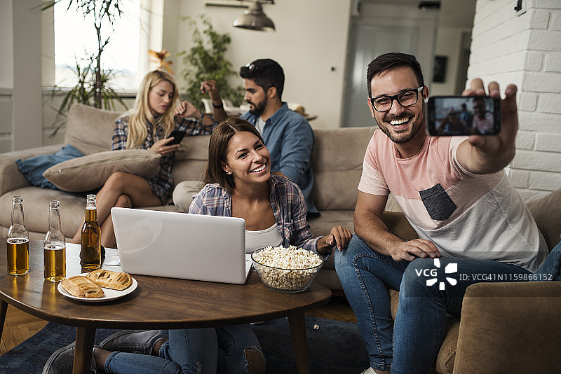 自拍时刻图片素材