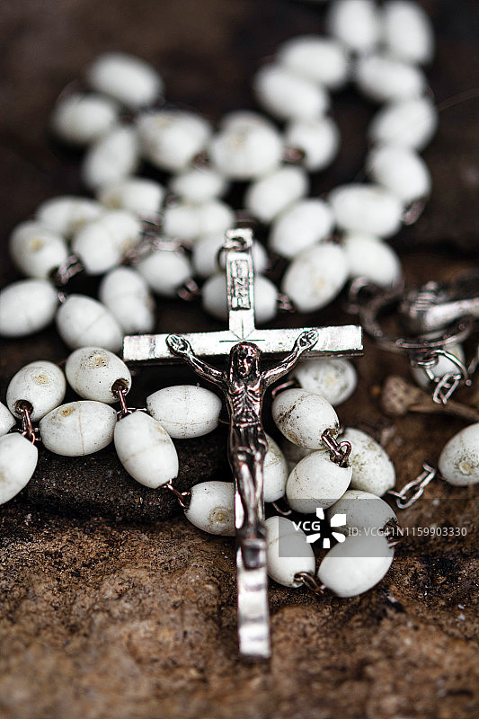 天主教圣玫瑰念珠图片素材