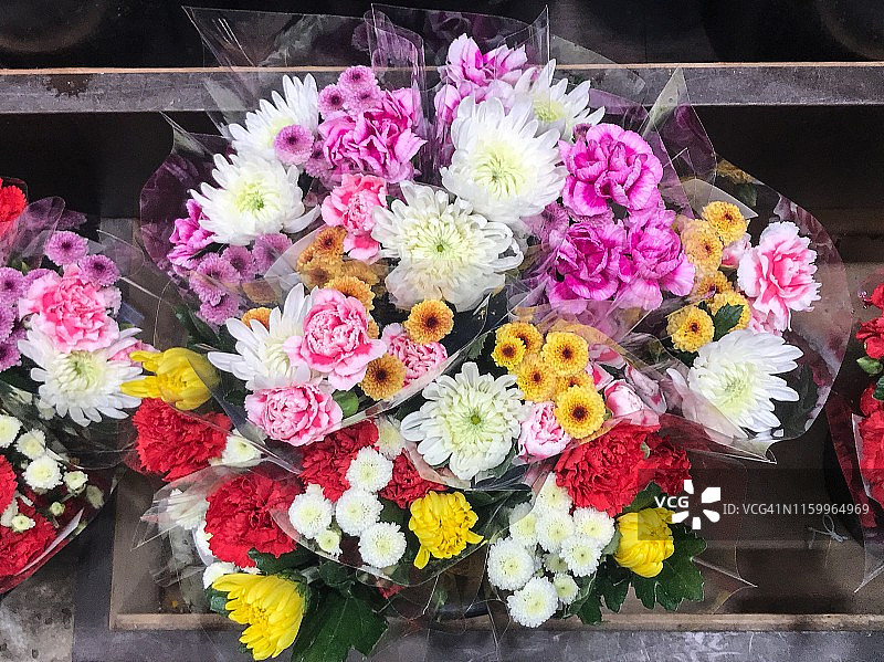 横滨花店：供佛的鲜切花图片素材