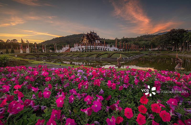 泰国清迈皇家花园内的泰式花园图片素材