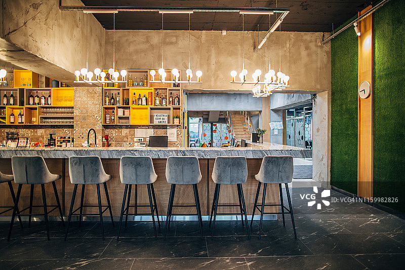 现代咖啡馆的吧台图片素材