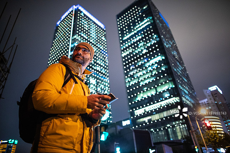 他喜欢记录旅途中的一切图片素材