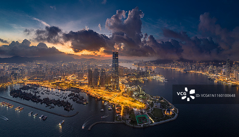 西九龙及维多利亚港的黎明图片素材