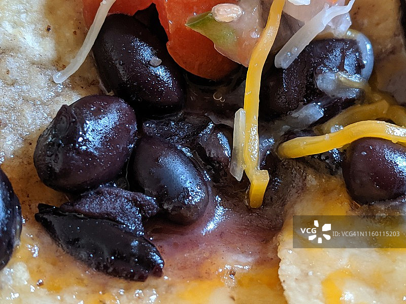 带有蔬菜、水果和酸奶油的墨西哥玉米片图片素材