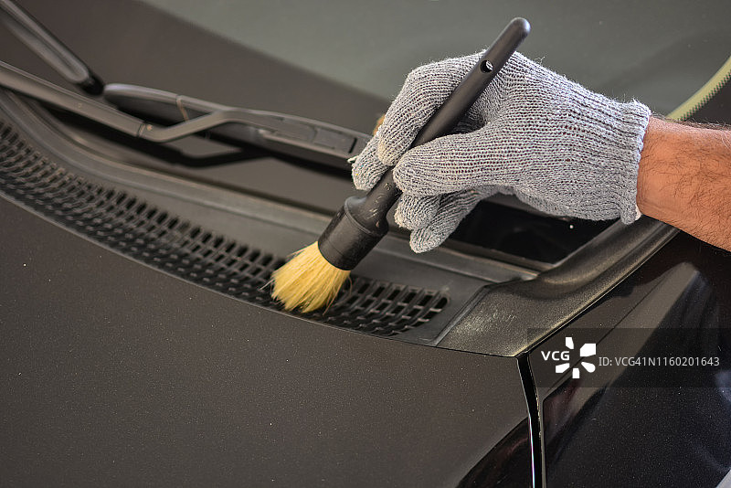 汽车细节|打蜡|除尘|保护|清洁|毛巾|刷子|脏|抛光|闪亮|黑色汽车图片素材