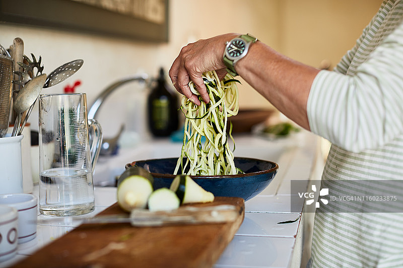纯素食品：手拌西葫芦面条图片素材