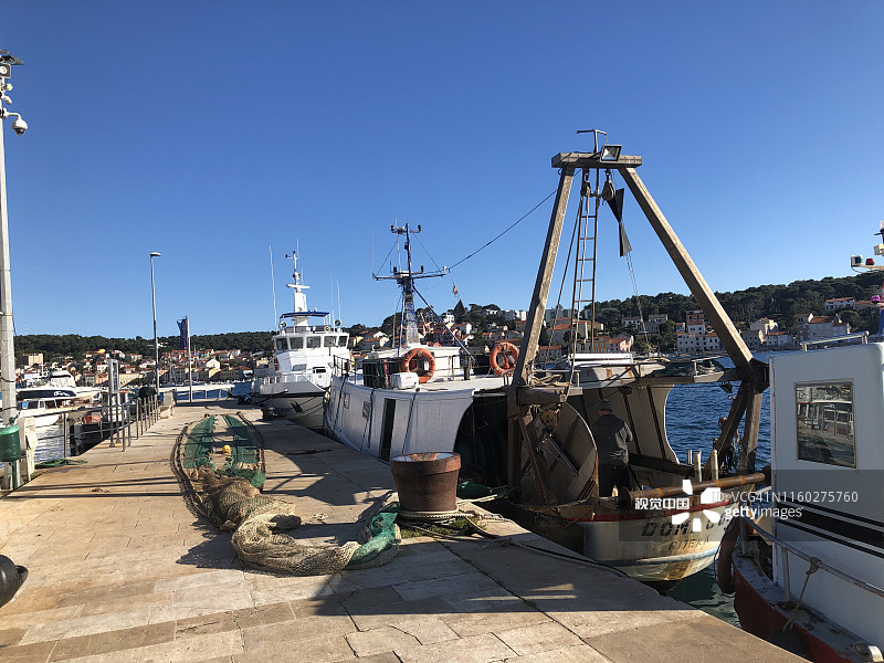 克罗地亚马里洛希尼港口的船只图片素材