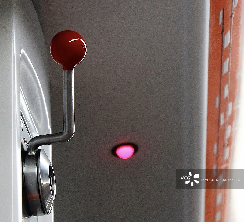 红色警报图片素材