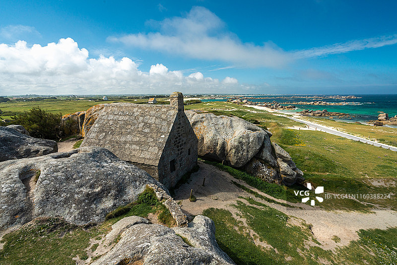 夏季布列塔尼的加勒比风情：梅内汉的鲜花图片素材
