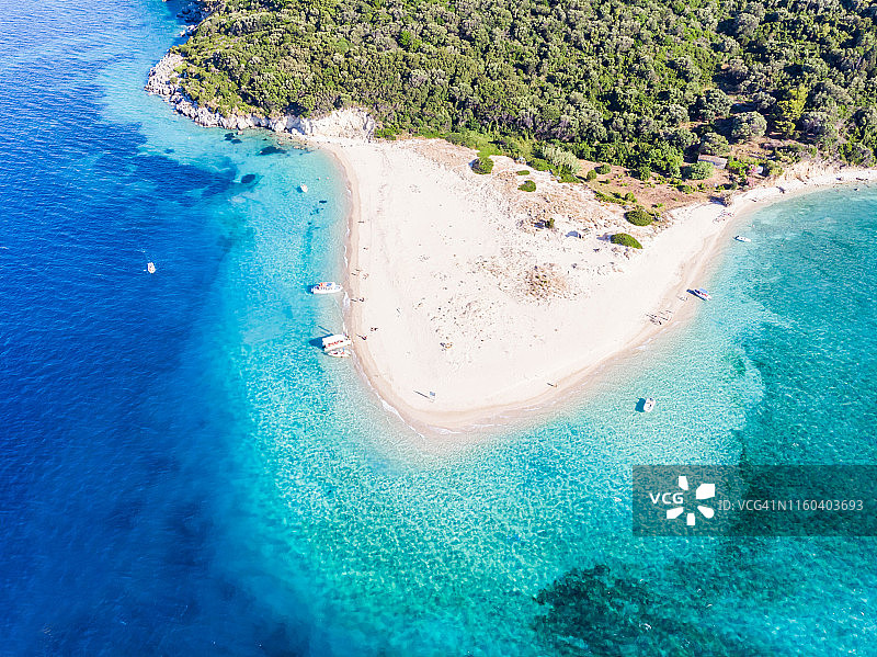 希腊田园海滩龟岛上空航拍图片素材