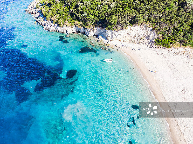 希腊田园海滩龟岛上空航拍图片素材