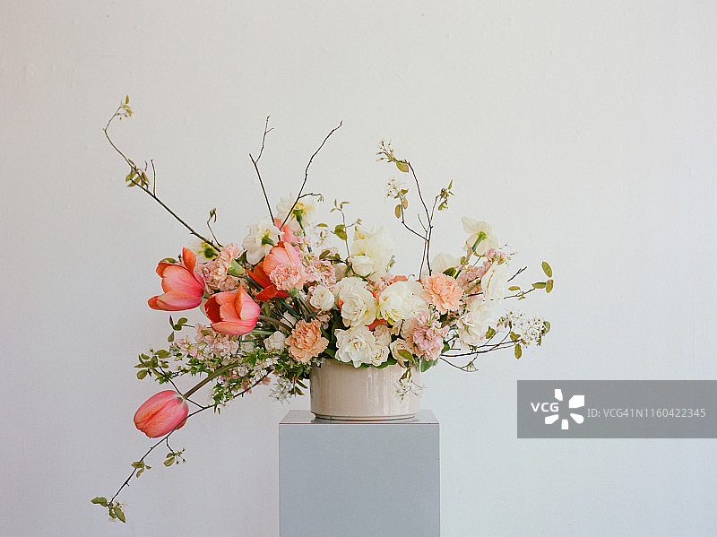 现代中世纪婚礼花卉中心装饰品图片素材