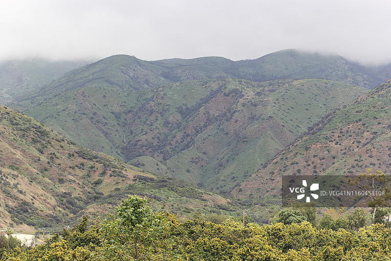 多云峡谷图片素材