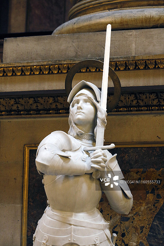 玛德琳教堂内部：圣女贞德雕像图片素材