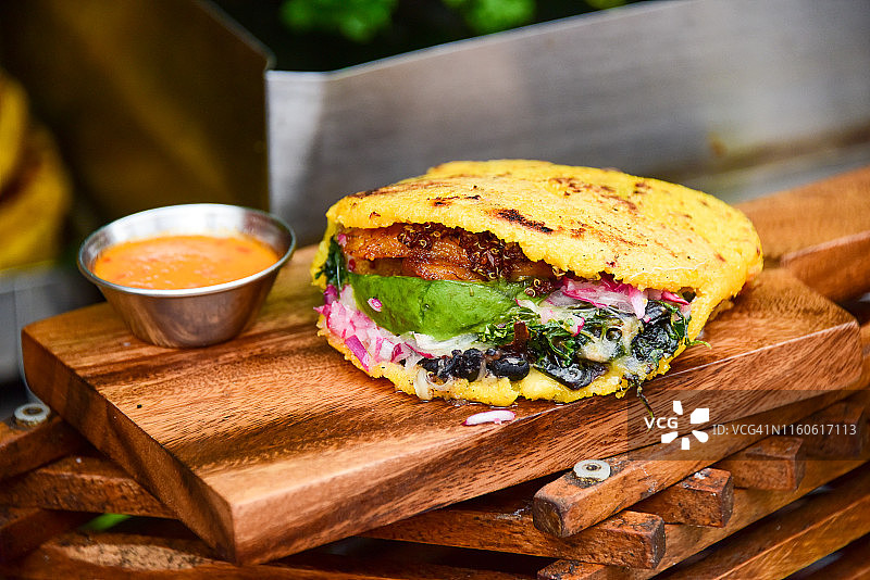 牛油果和车前草阿瑞帕图片素材