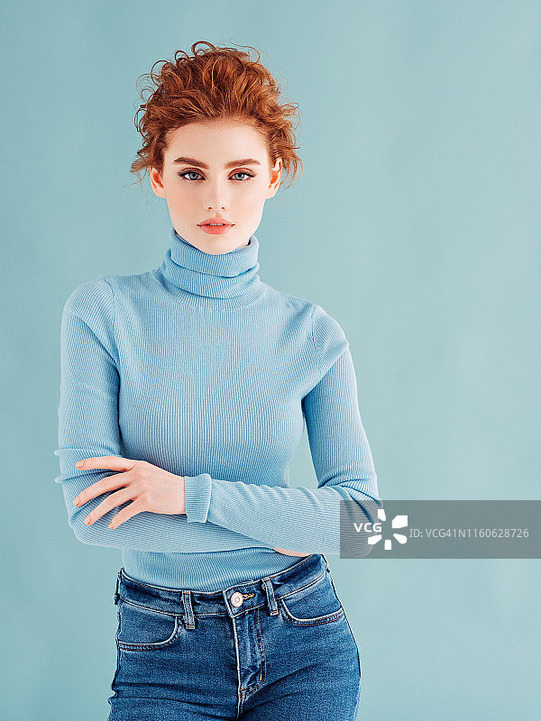 拥有奢华秀发的美丽女人图片素材