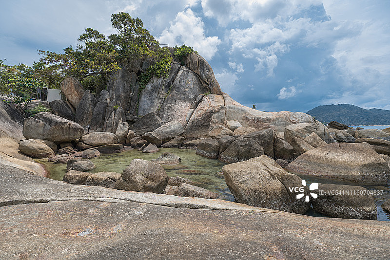 泰国苏梅岛拉迈海滩的阿公石和阿妈石图片素材