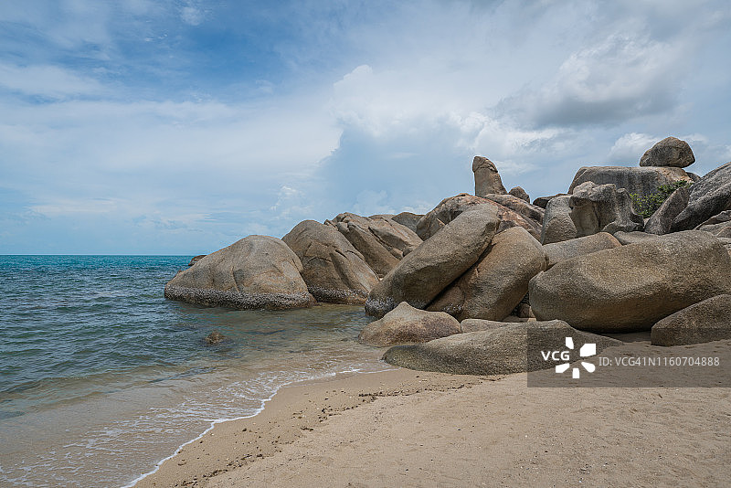 泰国苏梅岛拉迈海滩的阿公石和阿妈石图片素材
