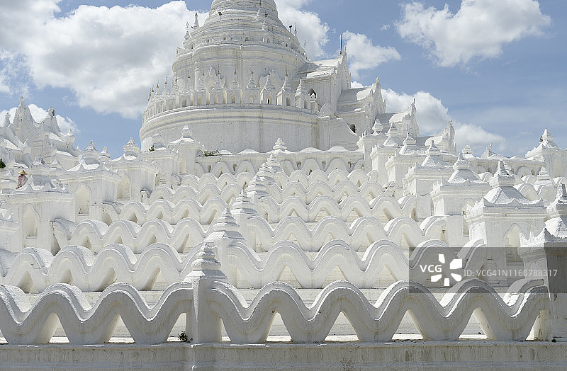 伊洛瓦底江曼德勒缅甸附近的漂亮敏贡佛塔图片素材