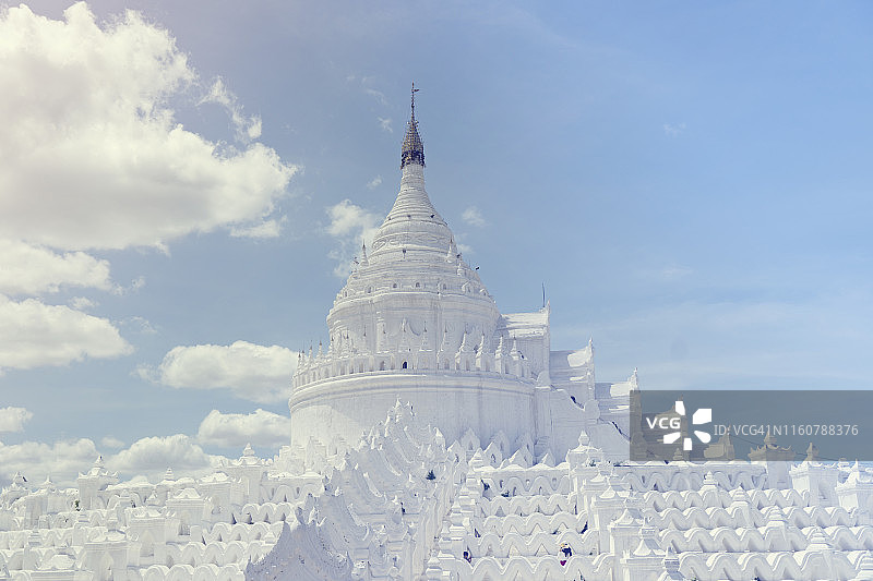 伊洛瓦底江曼德勒缅甸附近的漂亮敏贡佛塔图片素材