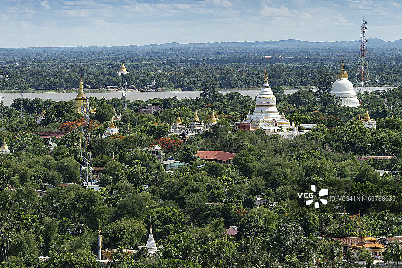 缅甸曼德勒伊洛瓦底江畔实皆市全景图片素材