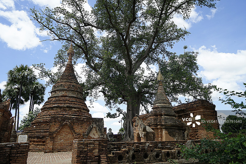 伊瓦曼德勒附近亚达纳赫斯米宝塔建筑群遗址，缅甸图片素材