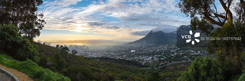 开普敦与桌山全景图片素材