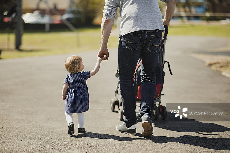 漫步公园图片素材