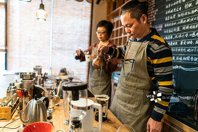 品尝咖啡，爱上咖啡图片素材