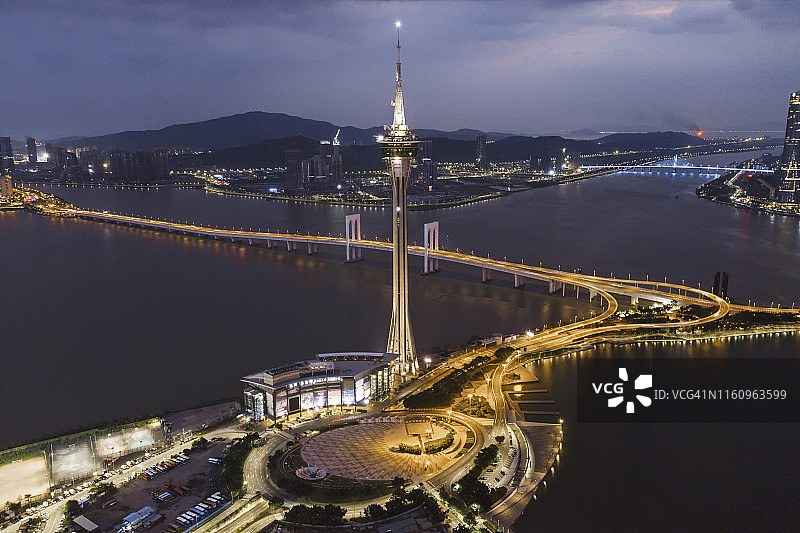 黄昏下的澳门塔图片素材