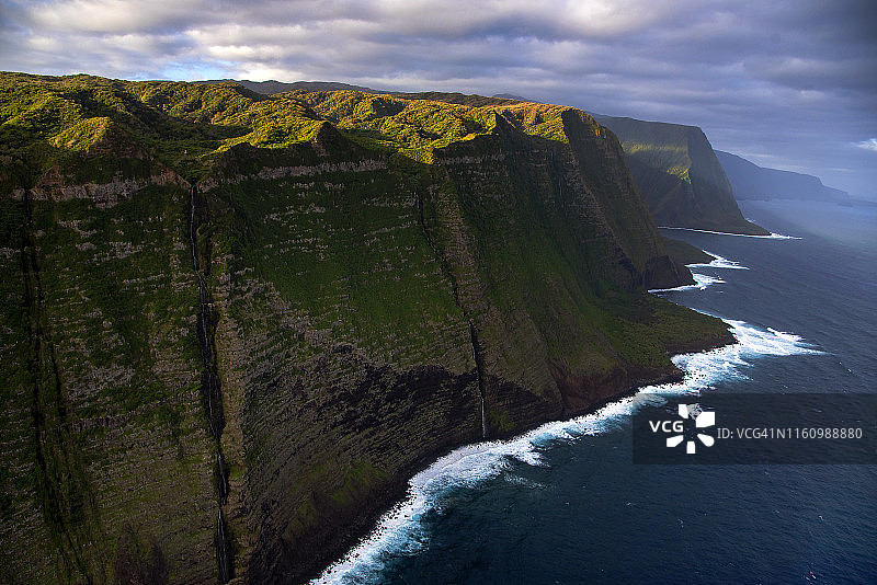 夏威夷莫洛凯岛美丽海岸线图片素材