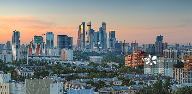 莫斯科现代化住宅区全景城市天际线图片素材