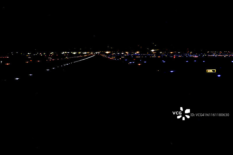 机场跑道灯光图片素材