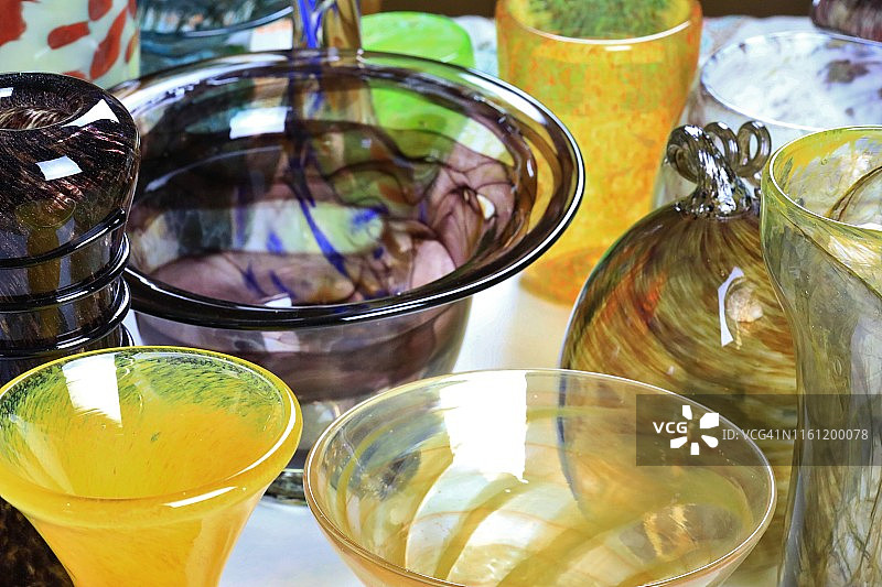 工匠吹制玻璃艺术品图片素材