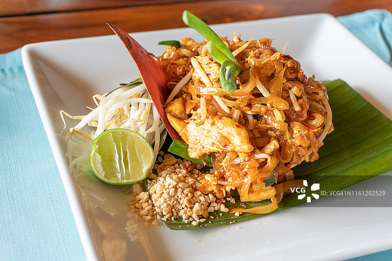 诱人的泰式炒河粉图片素材