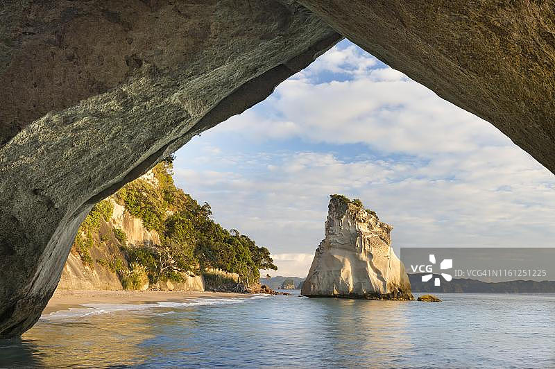 新西兰北岛科罗曼德尔半岛水星湾教堂湾的傍晚图片素材