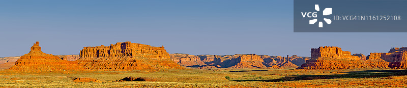 美国犹他州墨西哥帽镇附近神之谷的超广角全景图片素材