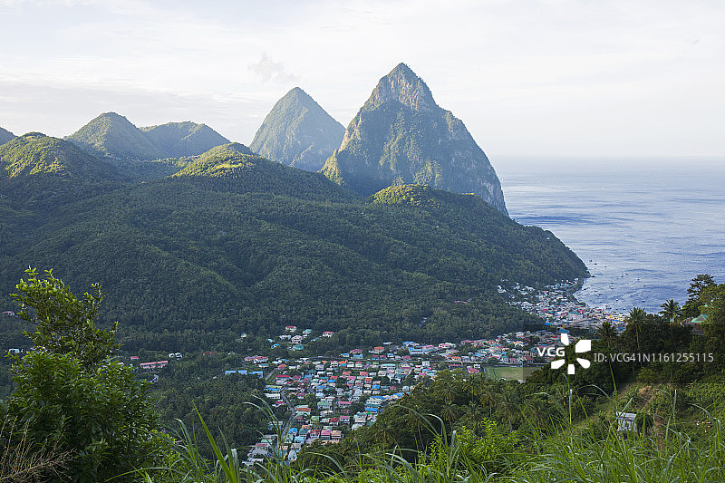 从山上俯瞰皮通山，联合国教科文组织世界遗产图片素材