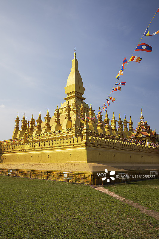 老挝万象的金色佛塔图片素材