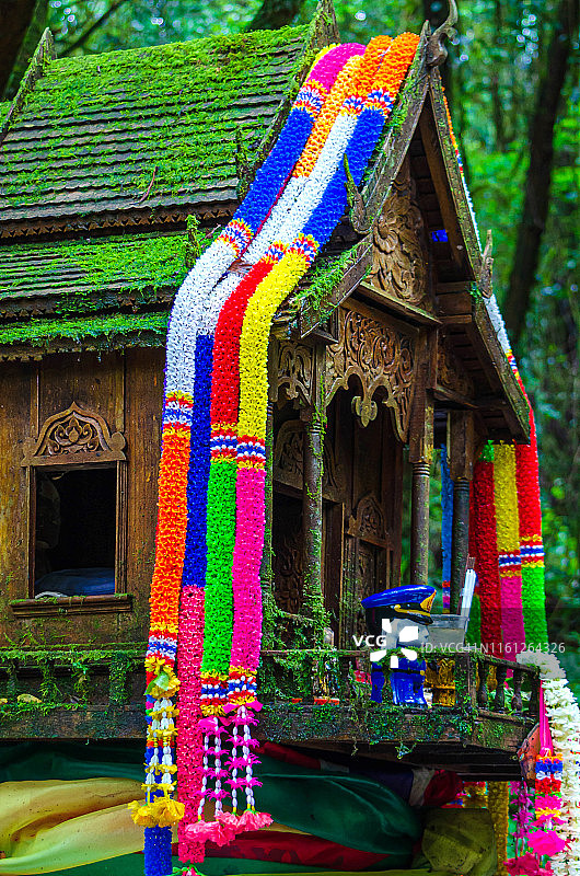 茵他侬山神龛图片素材