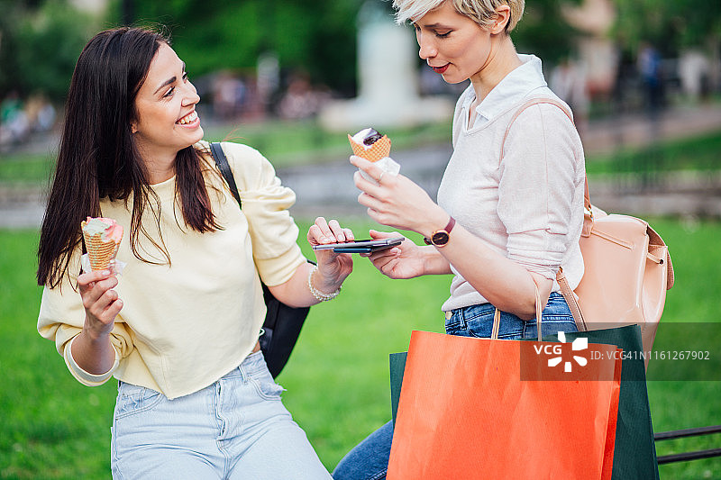 电荷共享图片素材