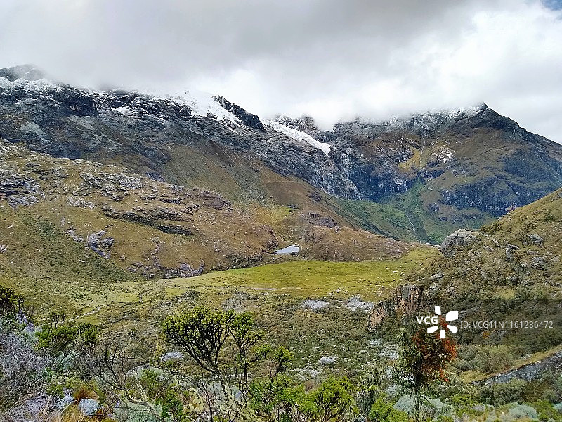 在秘鲁徒步旅行至69号泻湖（69号湖）图片素材