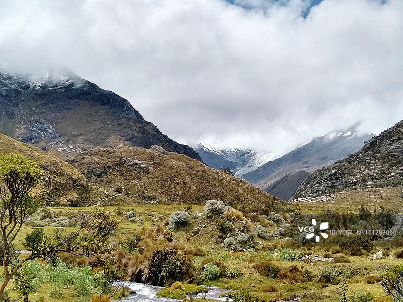 在秘鲁徒步旅行至69号泻湖（69号湖）图片素材